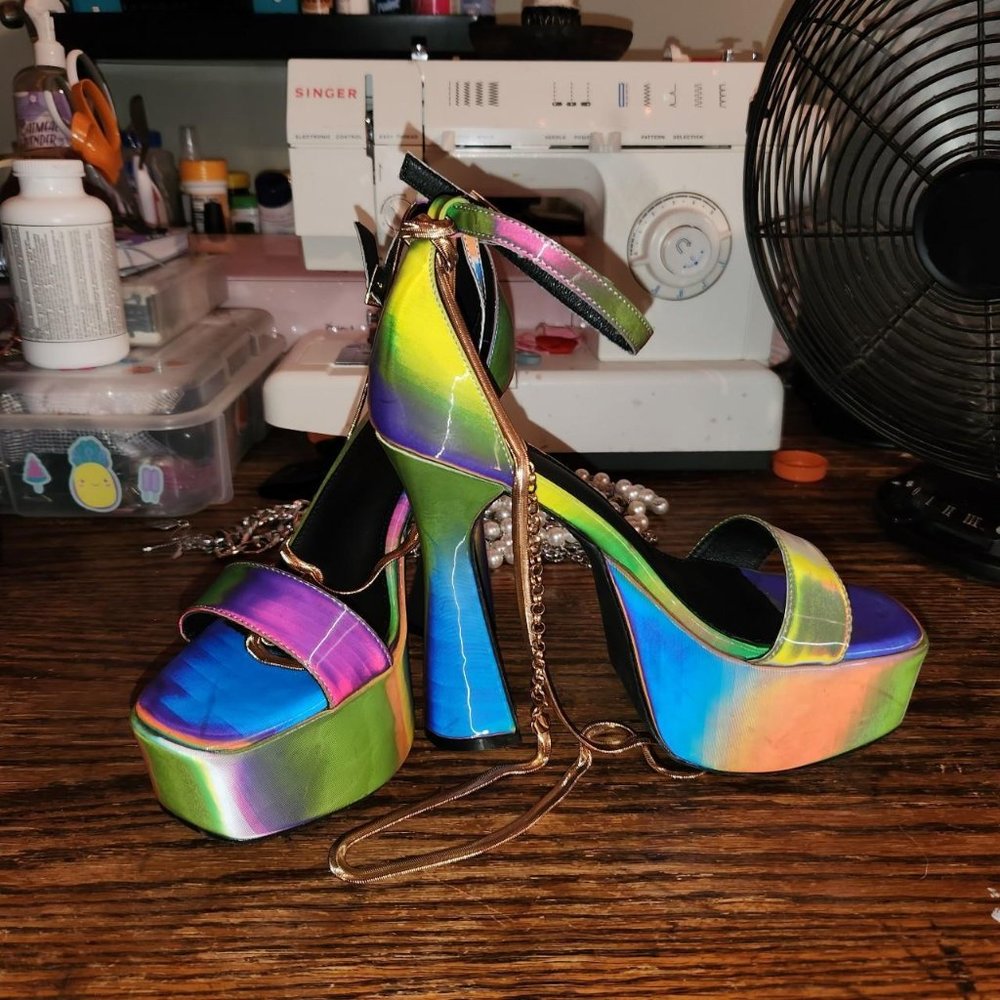 RARE Poster Girl Platform Heels